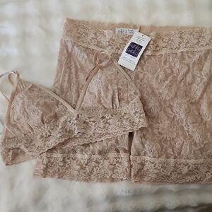 NWT--Hanky Panky Lace Bralette and Shorts Set - Chai